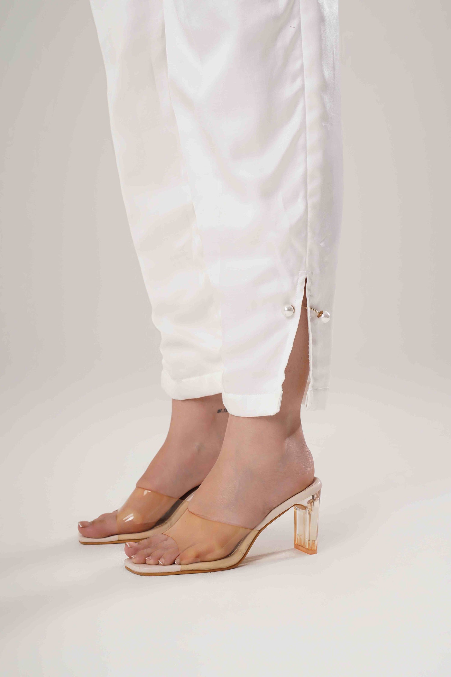ATBW - FLOW White Kaftan Tie Up Set